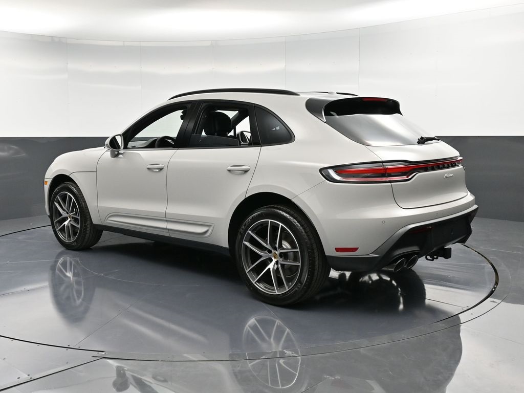 2026 Porsche Macan T photo 2