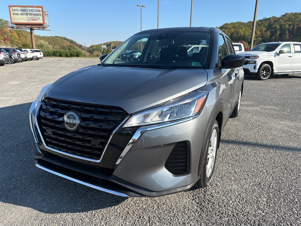 2025 Nissan Kicks Play S photo 2