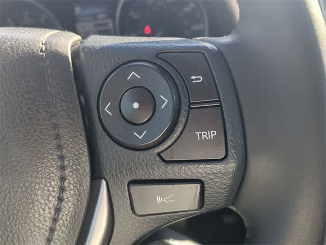 2017 Toyota RAV4 XLE photo 16