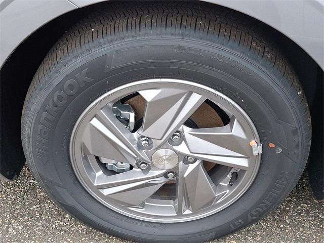 2025 Hyundai Elantra SE photo 4