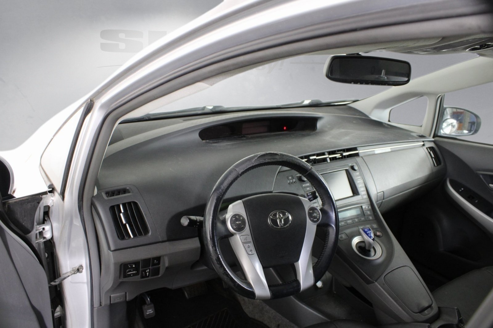 2010 Toyota Prius Four photo 3