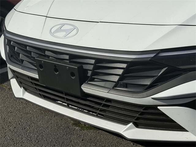 2025 Hyundai Elantra SE photo 8
