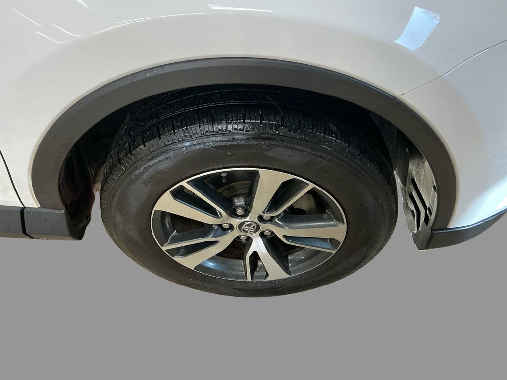 2017 Toyota RAV4 XLE photo 16
