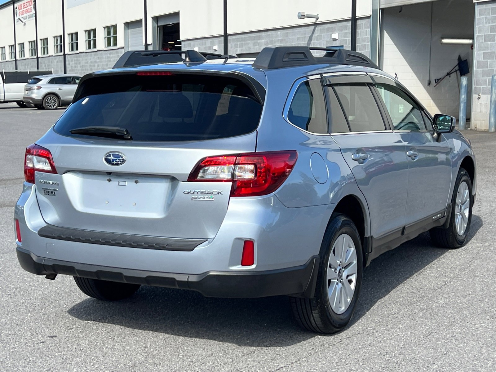 2017 Subaru Outback 2.5i Premium photo 5