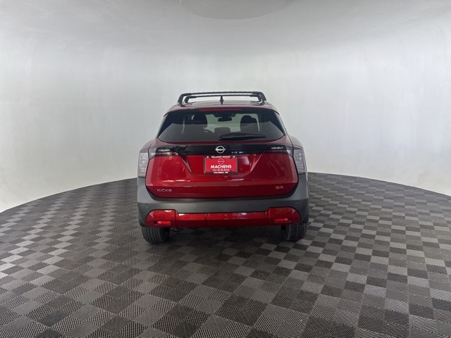 2026 Nissan Kicks SR photo 4