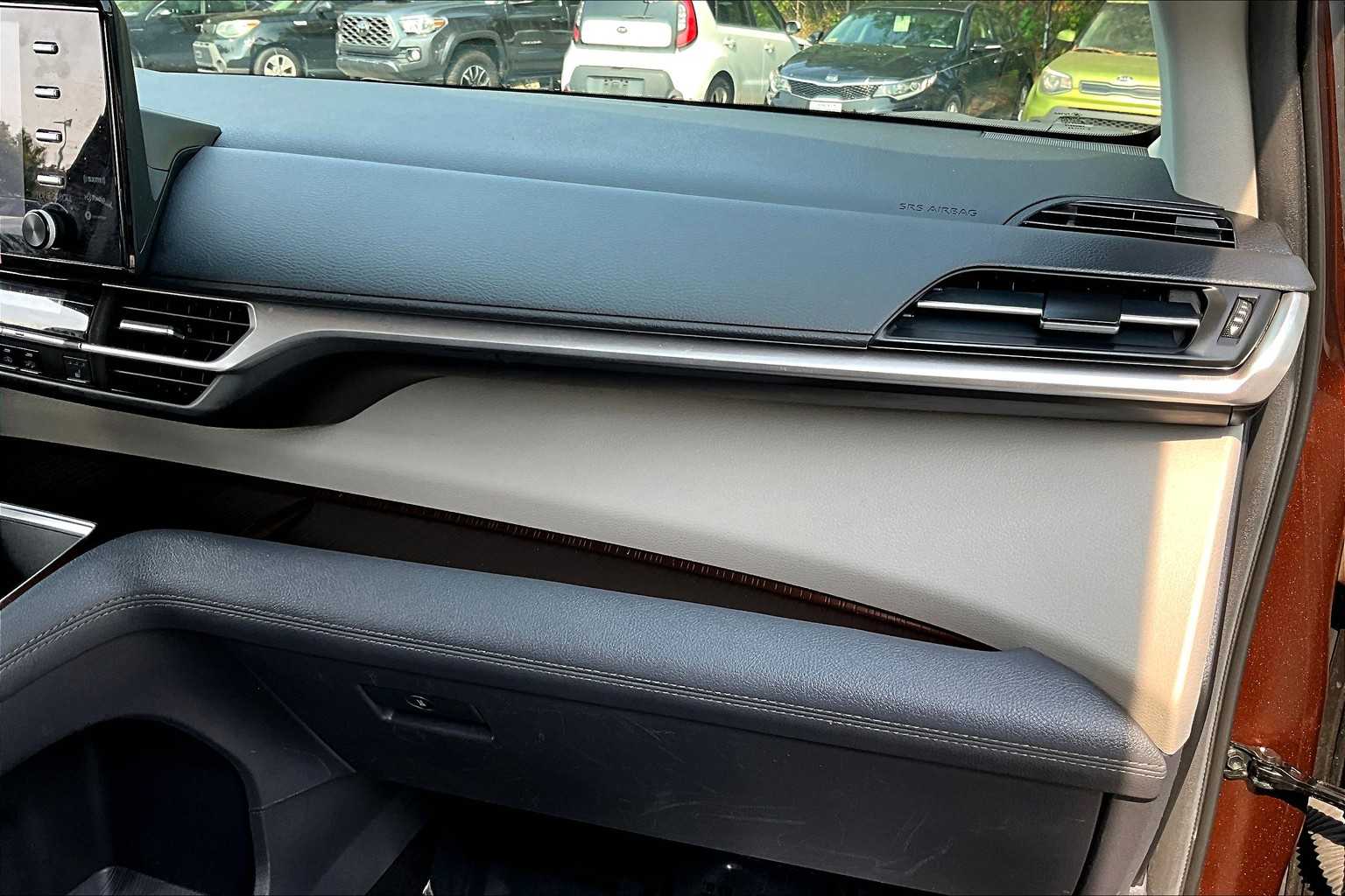 2024 Toyota Sienna XLE photo 17