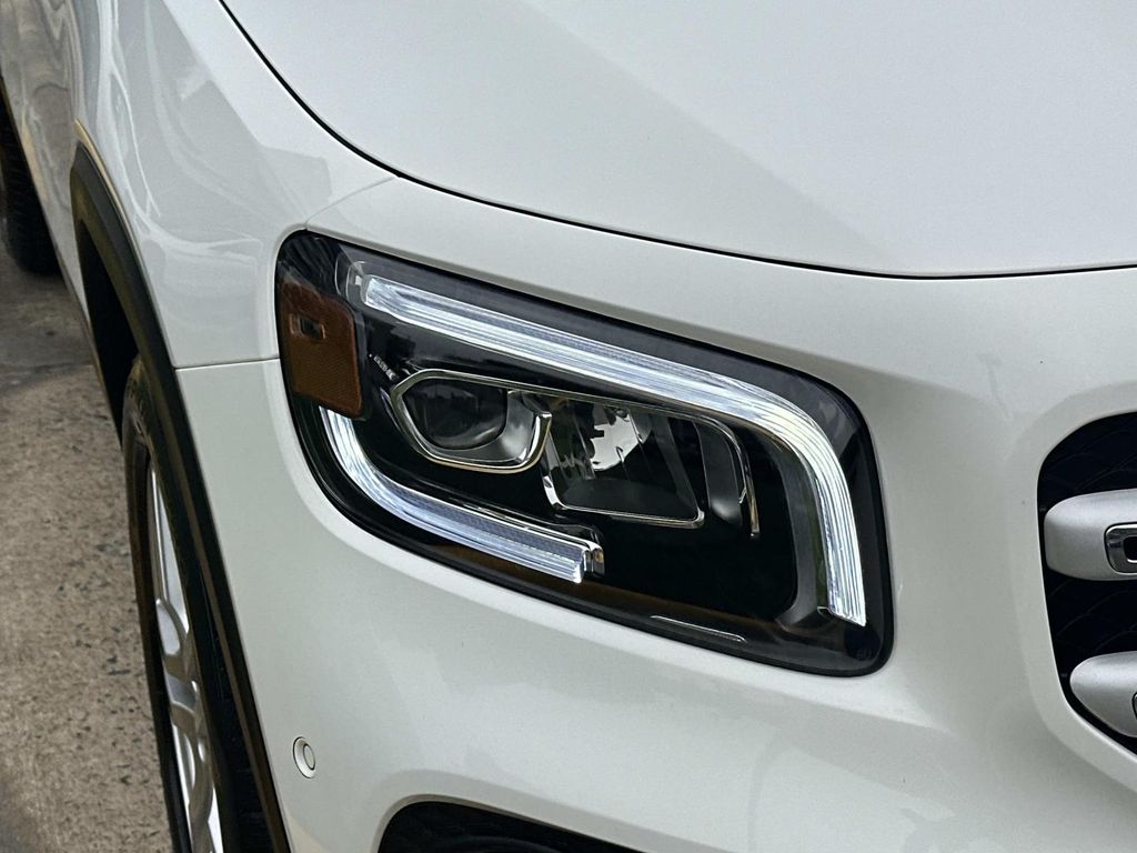 2023 Mercedes Benz GLB 250 4MATIC photo 4