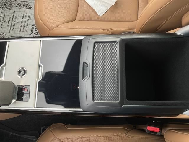 2025 Land Rover Range Rover SE photo 17