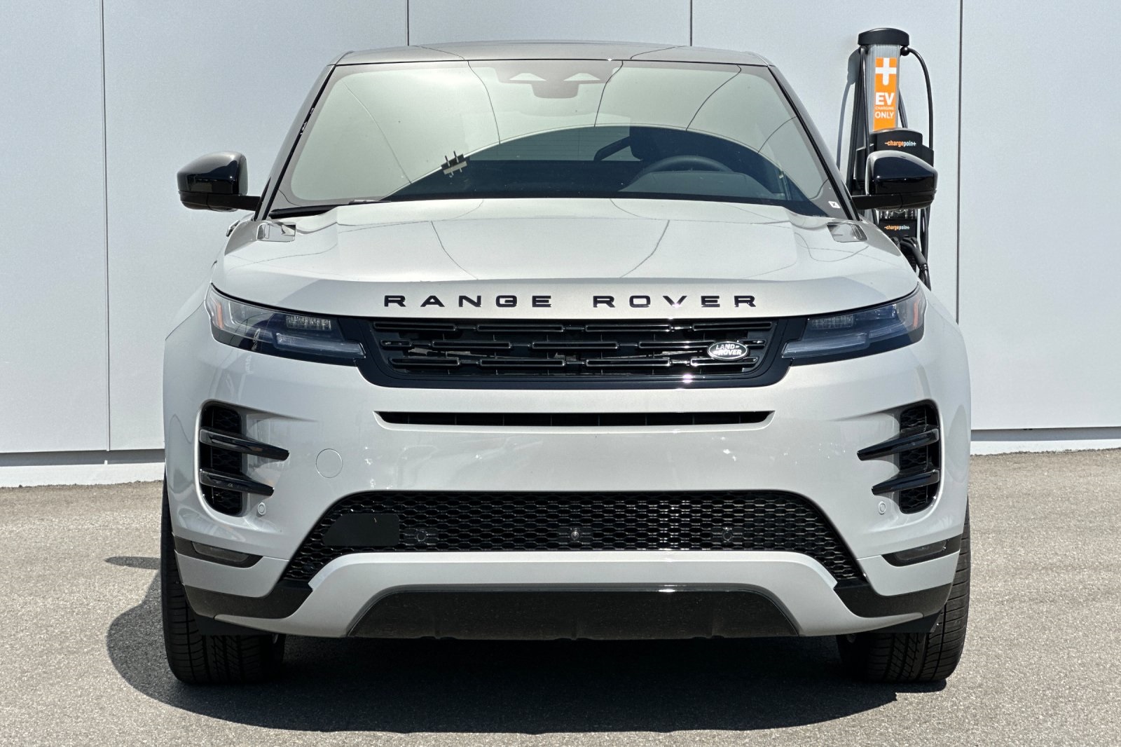 2026 Land Rover Range Rover Evoque Dynamic SE photo 7