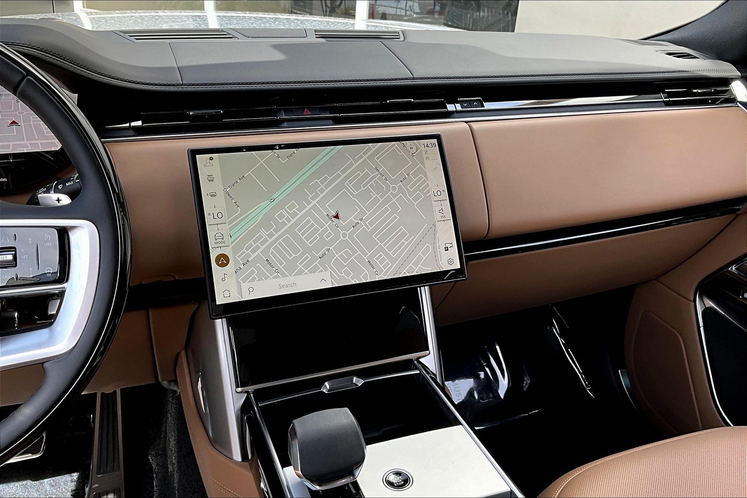 2025 Land Rover Range Rover SE photo 7