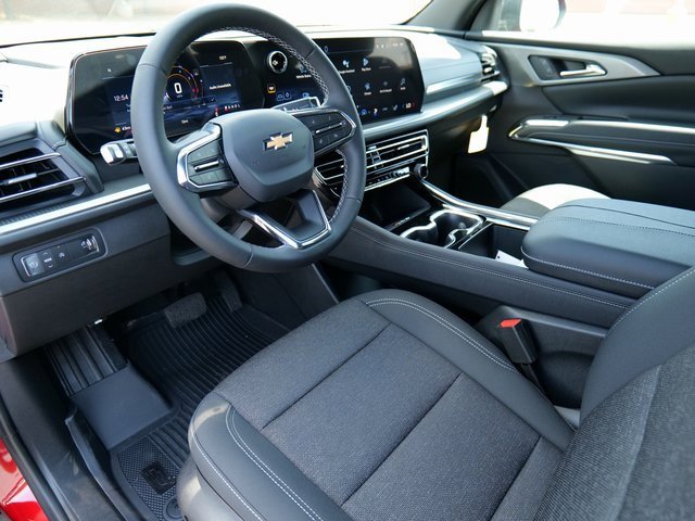2026 Chevrolet Traverse photo 2