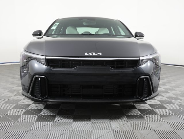 2025 Kia K4 GT-Line photo 2