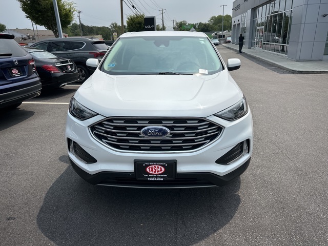 2022 Ford Edge SEL photo 2