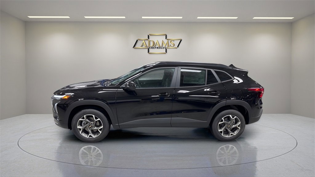 2025 Chevrolet Trax LT photo 2