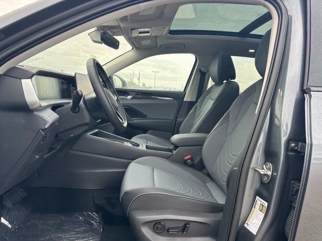 2025 Volkswagen Tiguan SE photo 14