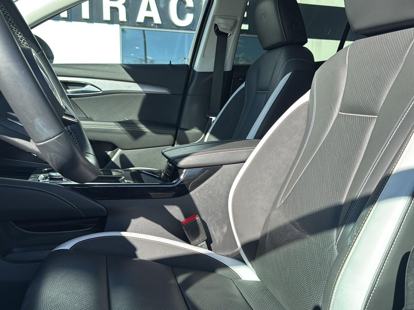 2025 Buick Envision Sport Touring photo 4