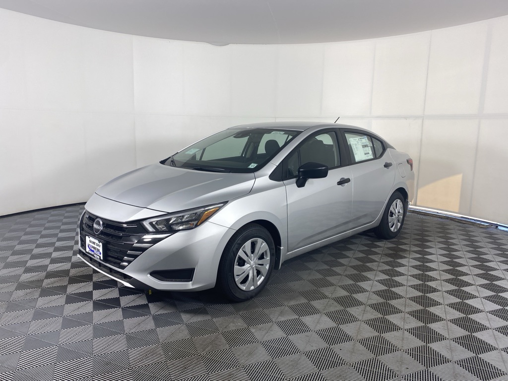 2025 Nissan Versa 1.6 S photo 3