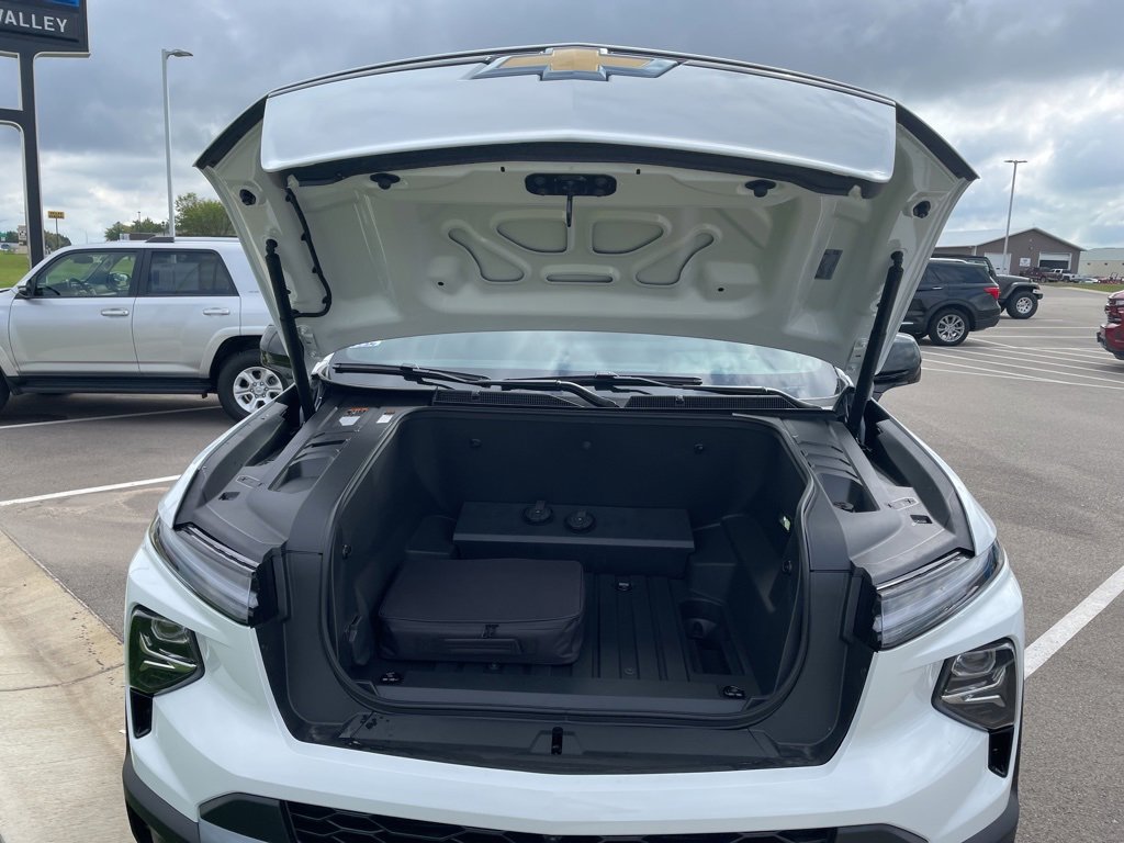 2026 Chevrolet Silverado EV LT photo 10