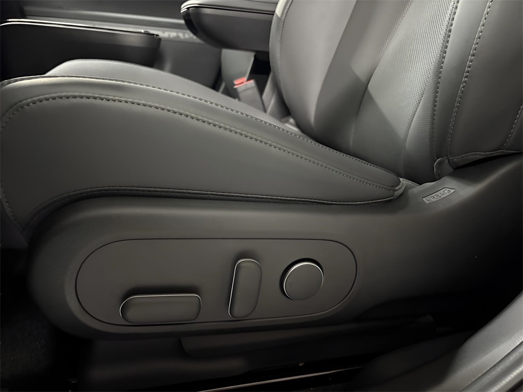 2025 Hyundai Ioniq 5 SEL photo 14