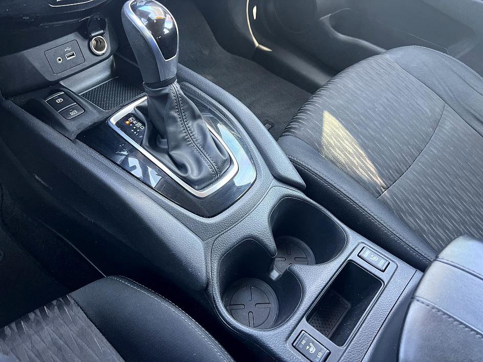 2019 Nissan Rogue SV photo 23