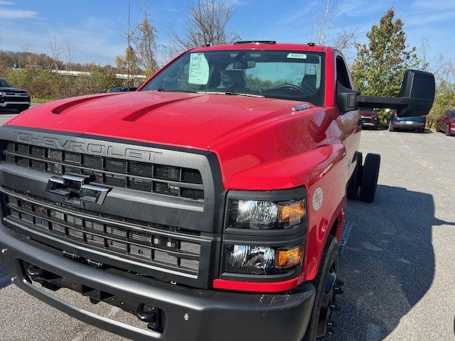 2024 Chevrolet Silverado 4500 Medium Duty Chassis Cab Work Truck's photo