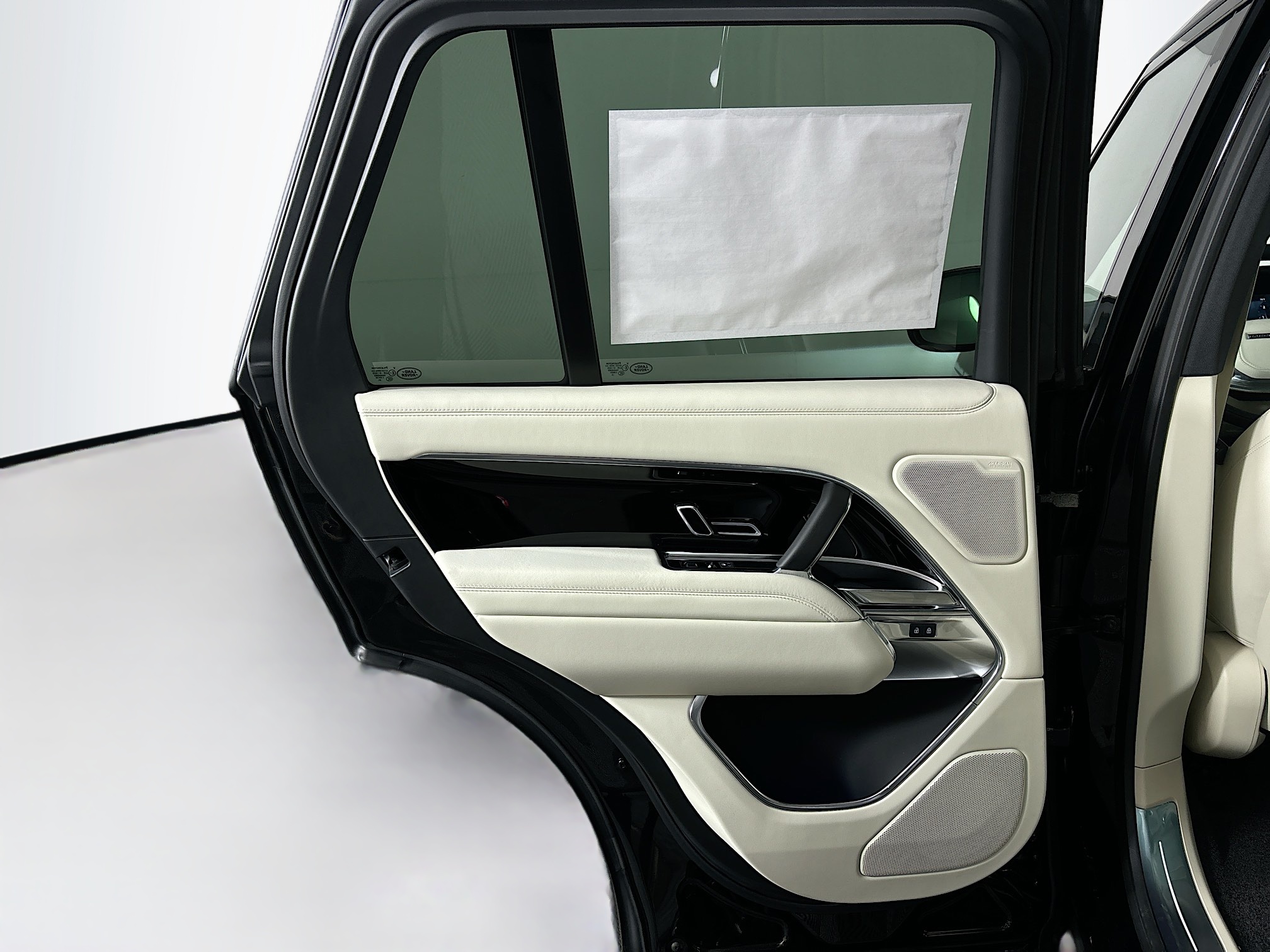 2025 Land Rover Range Rover SE photo 22