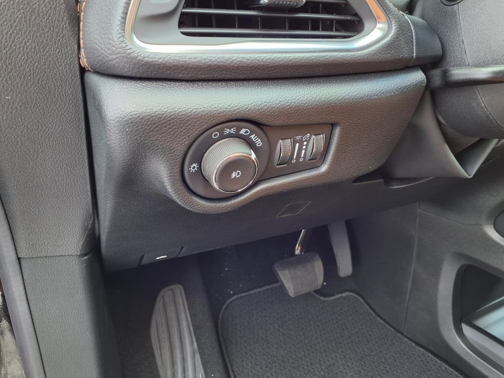 2026 Chrysler Pacifica Pinnacle photo 9