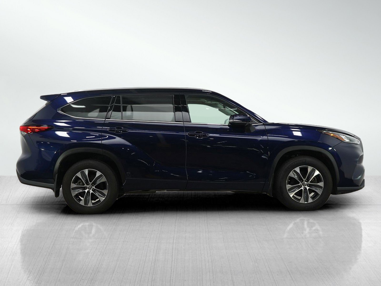 2022 Toyota Highlander XLE photo 5