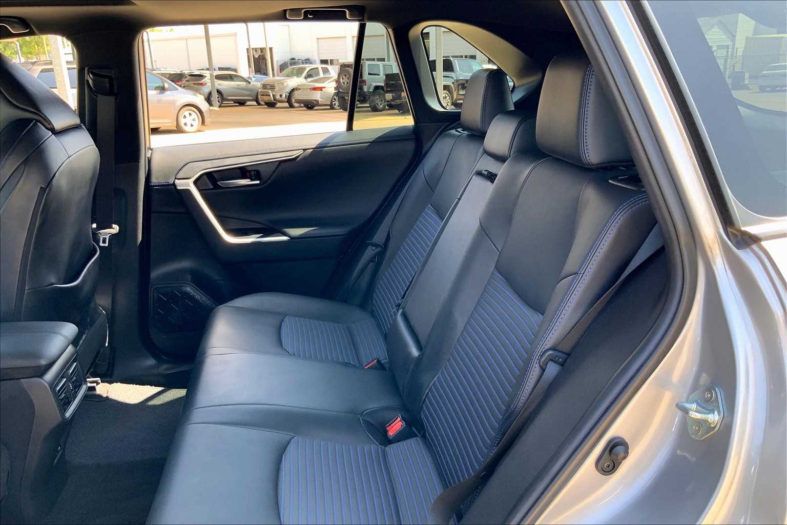 2022 Toyota RAV4 Hybrid XSE photo 19