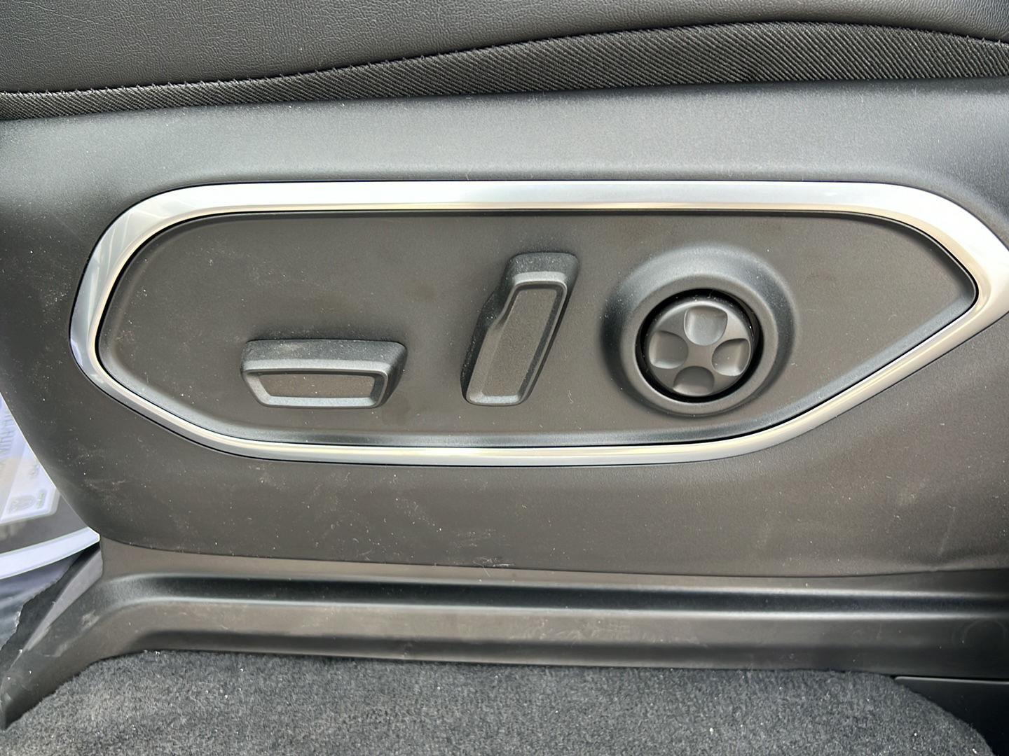 2025 Jeep Wagoneer Series II Carbide photo 9