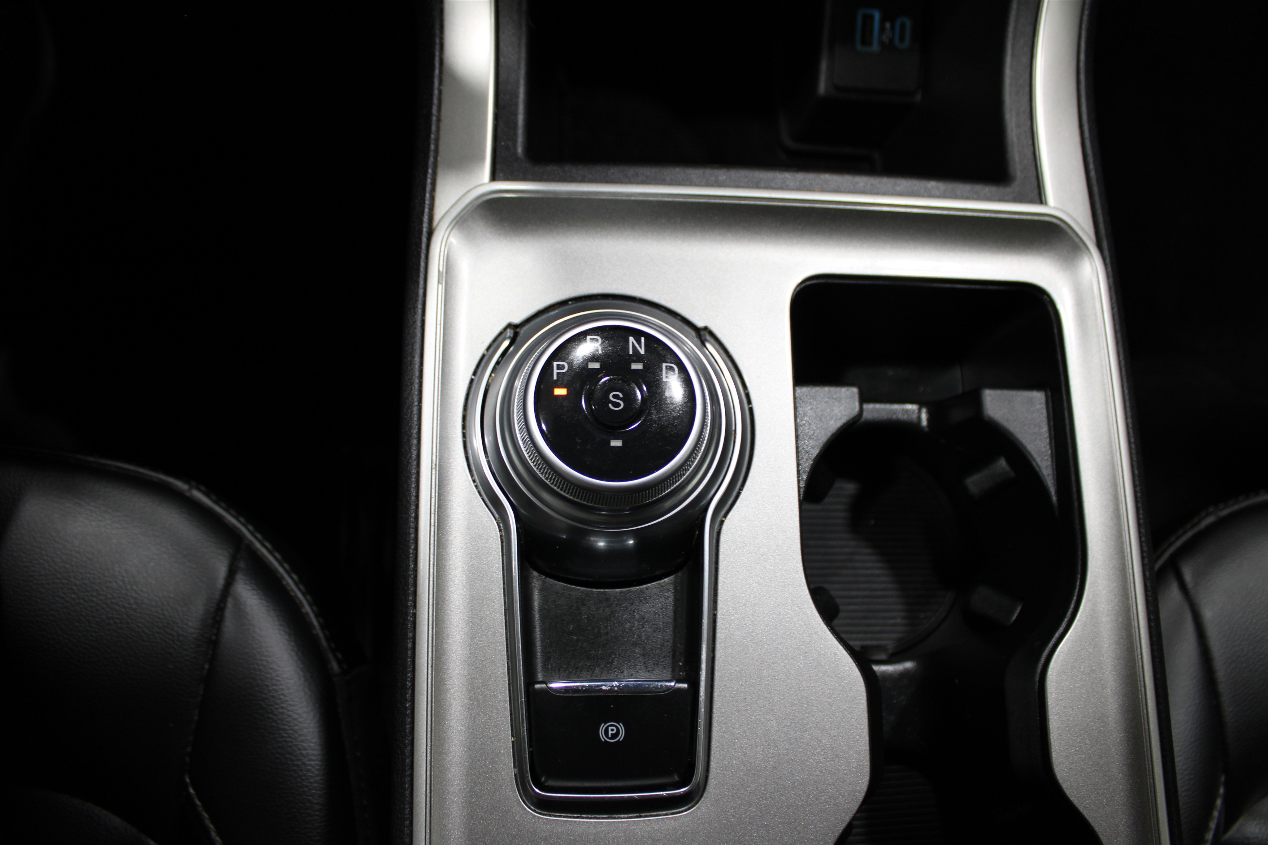 2023 Ford Edge SEL photo 8
