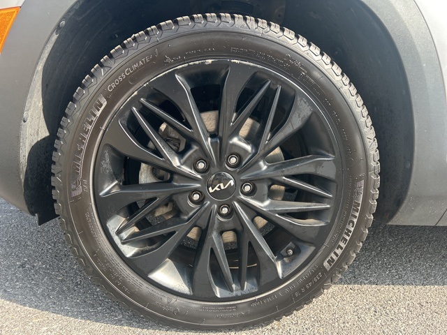 2022 Kia Seltos Nightfall Edition photo 8
