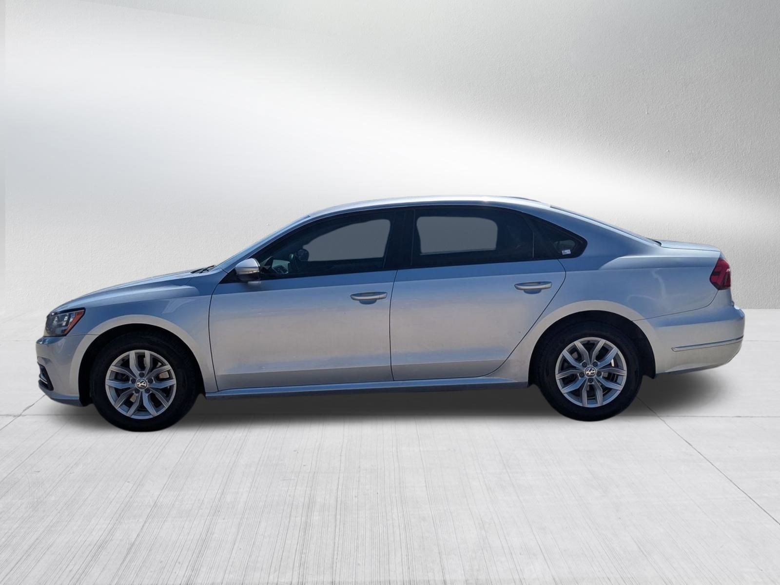2018 Volkswagen Passat 2.0T S photo 2