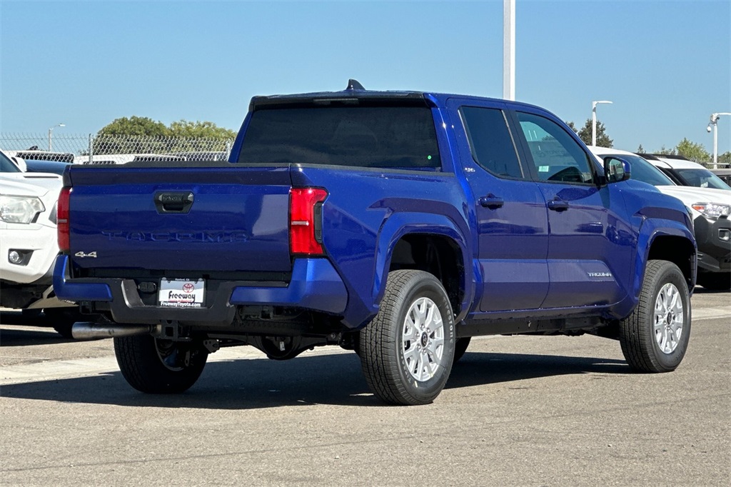 2025 Toyota Tacoma SR5 4x4 Double Cab photo 4