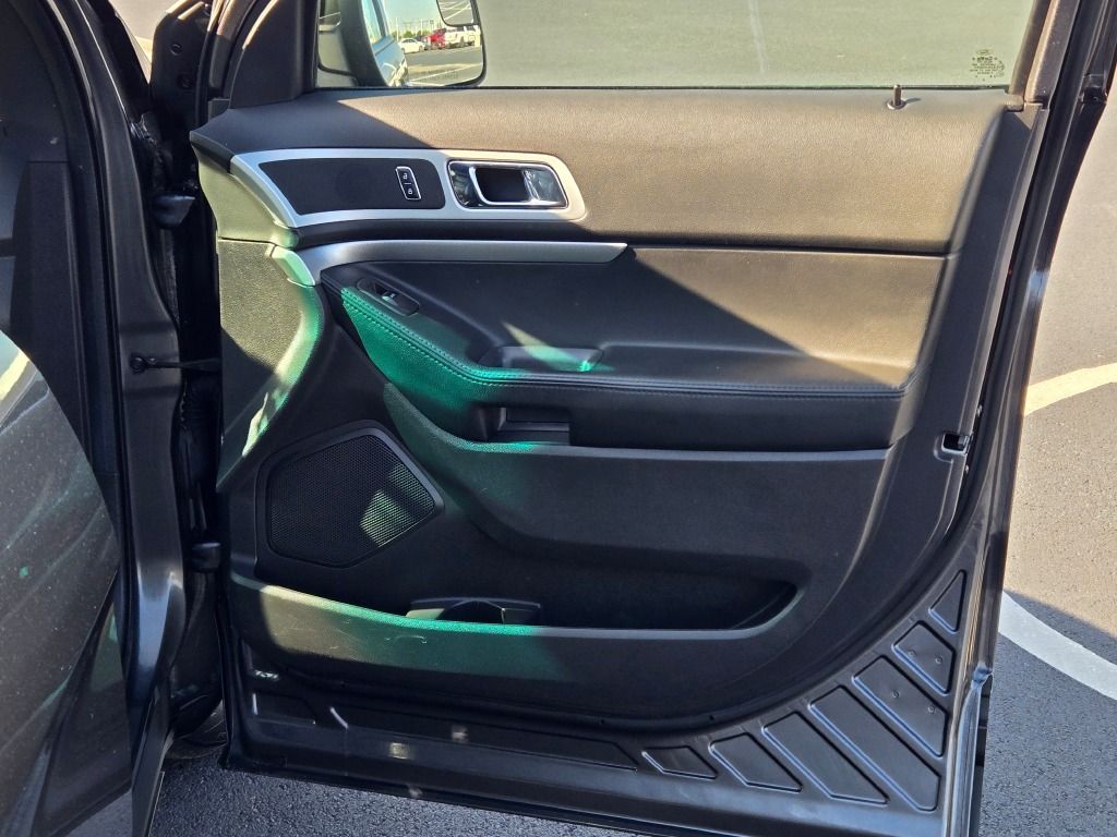 2015 Ford Explorer XLT photo 4