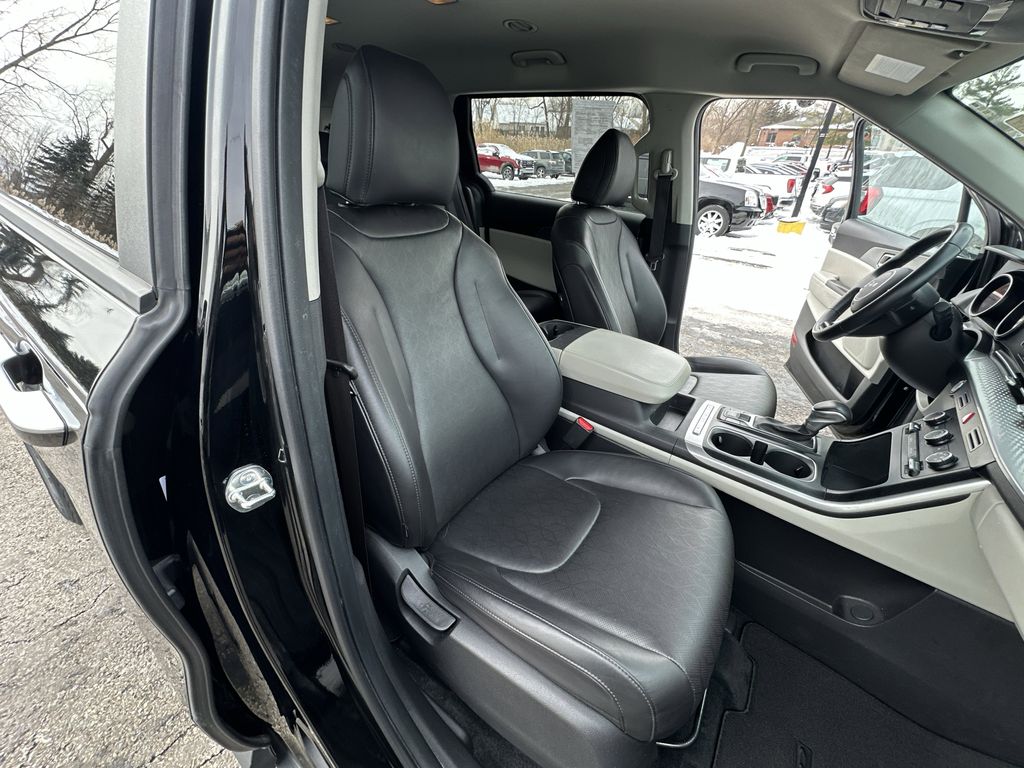 2024 KIA CARNIVAL - Image 20