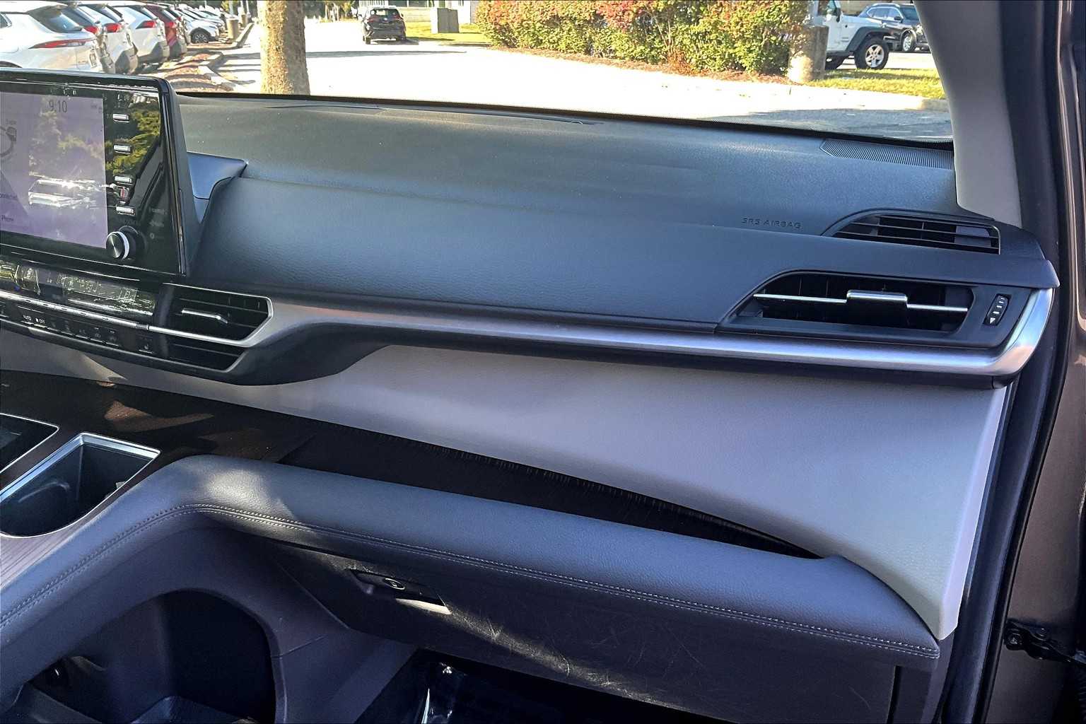 2024 Toyota Sienna XLE photo 18