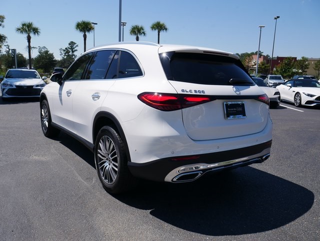 2025 Mercedes Benz GLC 300 photo 4