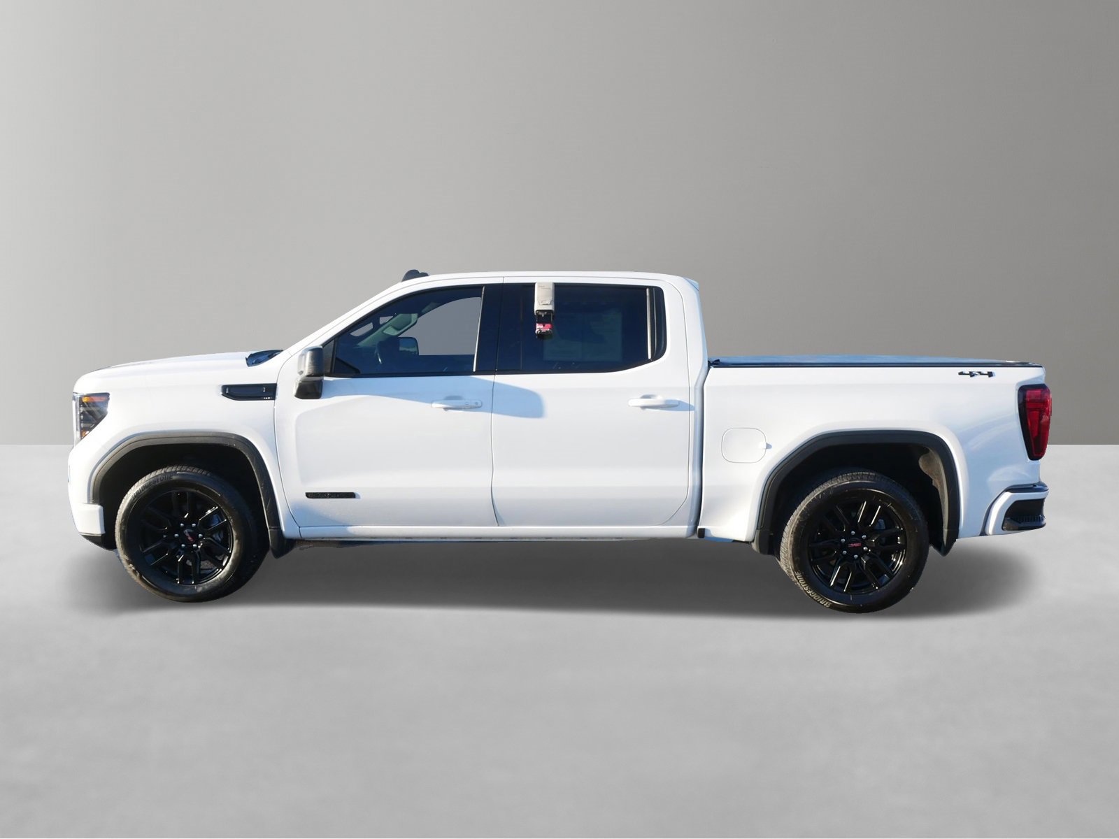 Used 2022 GMC Sierra 1500 Elevation with VIN 3GTPUJEK0NG675126 for sale in White Bear Lake, Minnesota