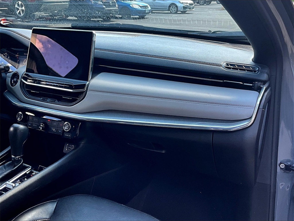 2023 Jeep Compass Limited photo 13