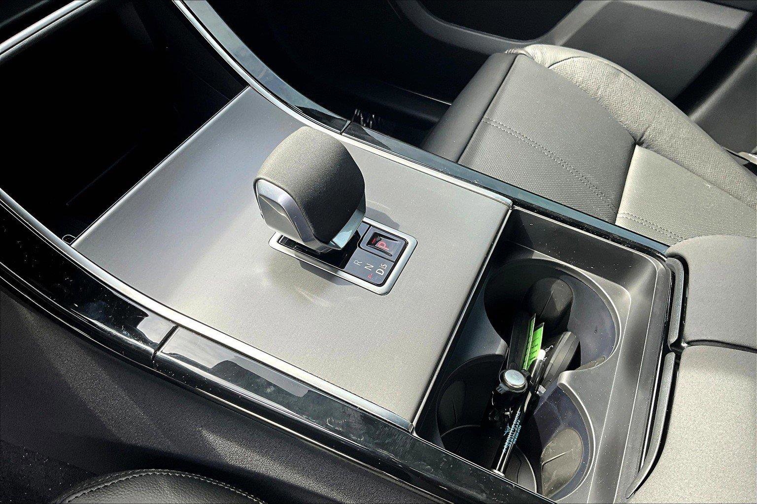 2025 Land Rover Range Rover Velar SE photo 8