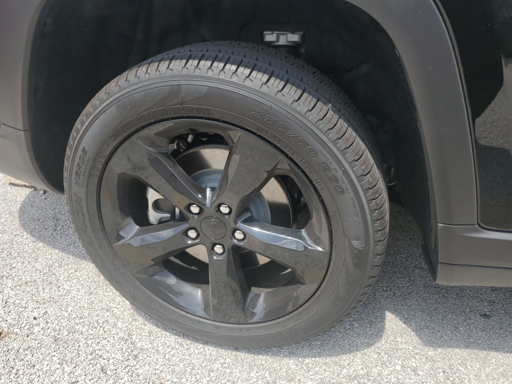 2025 Jeep Grand Cherokee Limited photo 5
