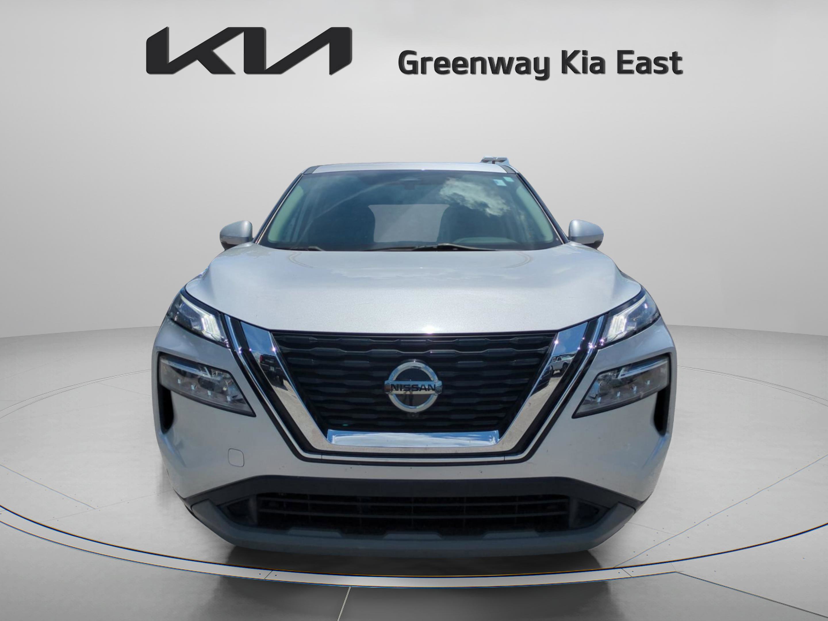 2021 Nissan Rogue SV photo 2