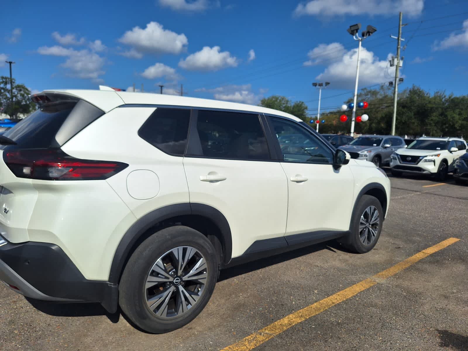 2022 Nissan Rogue SV photo 4