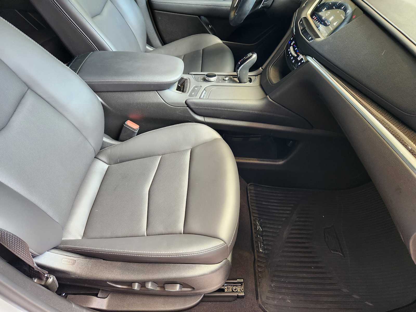 2025 Cadillac XT5 Sport photo 9