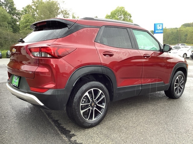 2025 Chevrolet Trailblazer LT photo 3