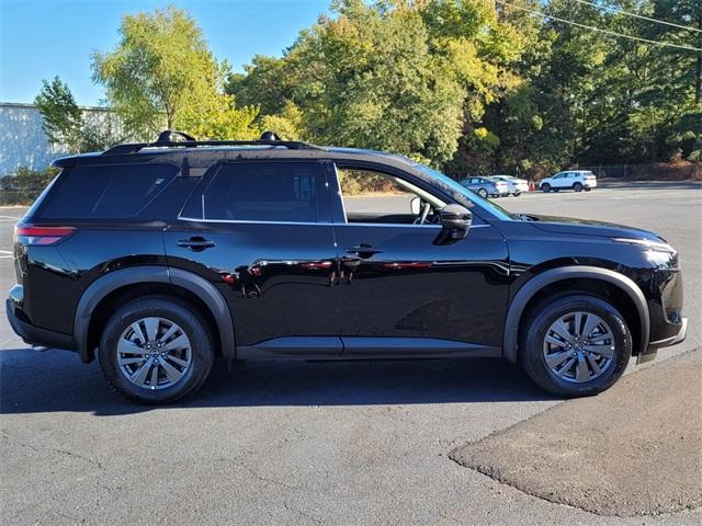 2025 Nissan Pathfinder SV photo 2