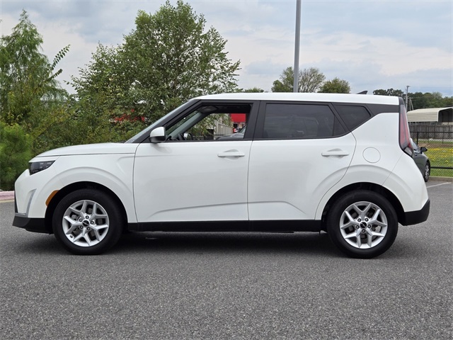 2024 Kia Soul LX photo 6