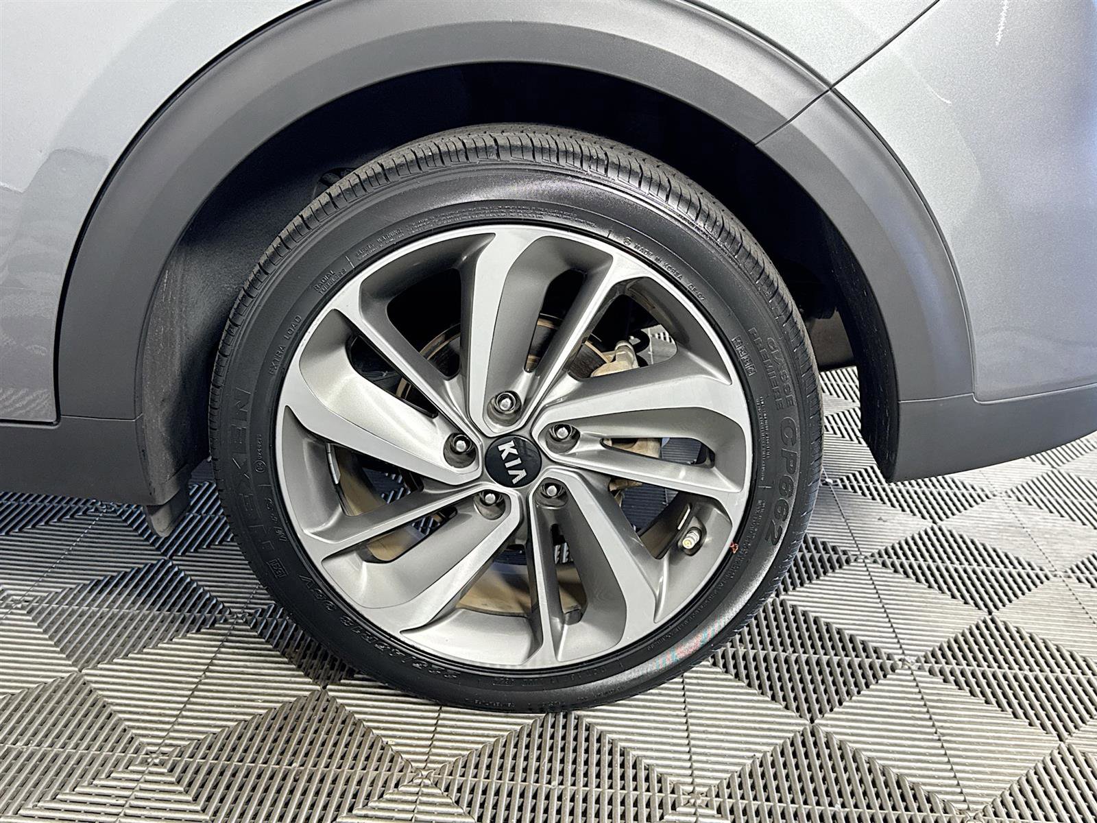 2017 Kia Niro Touring photo 30