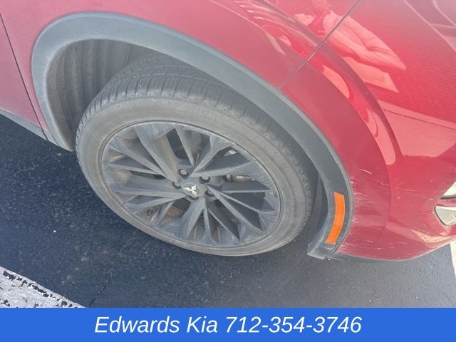 2022 Mitsubishi Outlander Black Edition photo 3